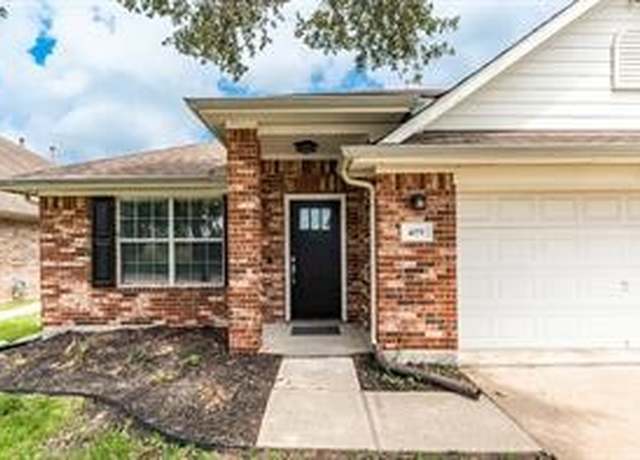 Property at 409 Sun River Ln, Dickinson, TX 77539, 3 beds, 2 baths