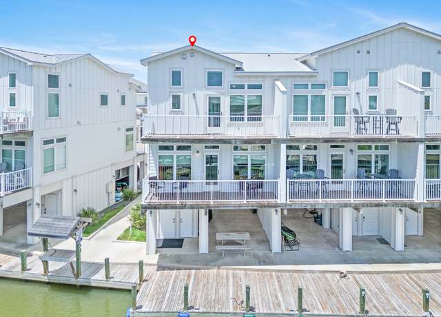 Property at 38 Mazatlan Dr #11, Rockport, TX 78382, 3 beds, 3 baths