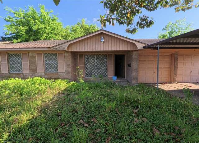 Property at 5442 Airport Blvd, Houston, TX 77048, 3 beds, 1.5 baths