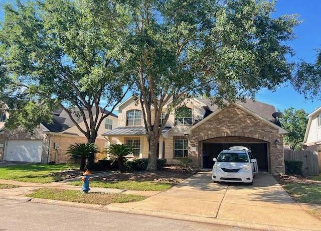 Property at 11608 Summer Moon Dr, Pearland, TX 77584, 4 beds, 3.5 baths