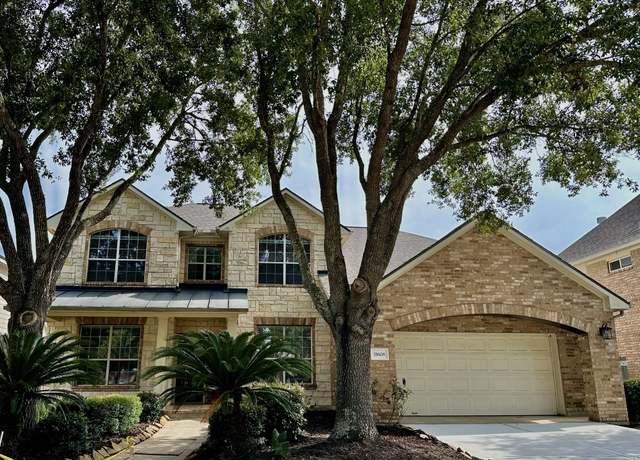 Property at 11608 Summer Moon Dr, Pearland, TX 77584, 4 beds, 3.5 baths