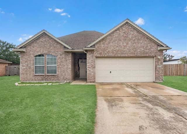 Property at 1202 Travis St, La Porte, TX 77571, 3 beds, 2 baths
