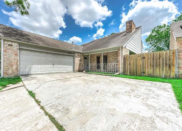 Property at 12710 Ashford Pine Dr, Houston, TX 77082, 3 beds, 2.5 baths
