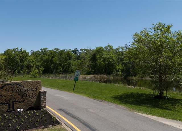 Property at 104 Legend Ln, Angleton, TX 77515