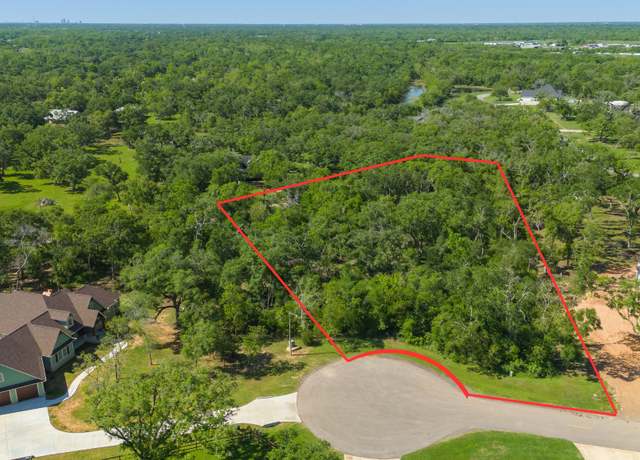 Property at 104 Legend Ln, Angleton, TX 77515