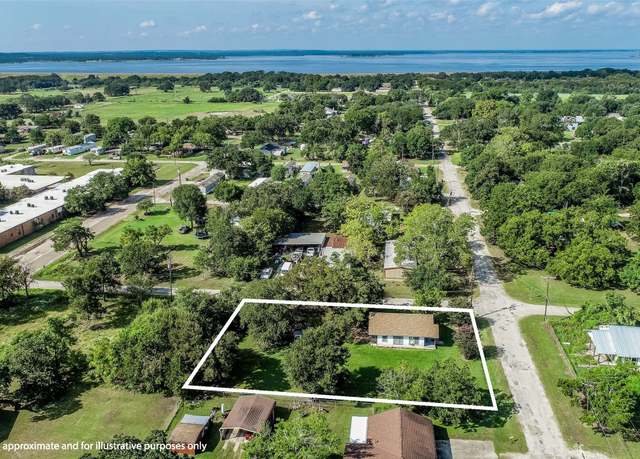 Property at 319 3rd St, Somerville, TX 77879, 2 beds, 1 bath