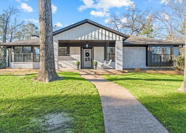 Property at 1901 East Lake Dr, Huntsville, TX 77340, 3 beds, 2 baths