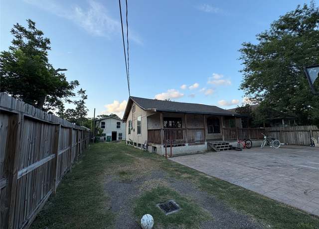 Property at 2017 Sadler St, Houston, TX 77093, 6 beds, 3 baths