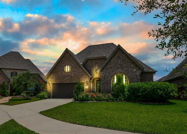 Property at 2334 Twin Rose Dr, Missouri City, TX 77459, 3 beds, 3.5 baths