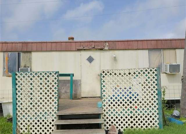 Property at 36 Old River Rd, Palacios, TX 77465, 3 beds, 3 baths