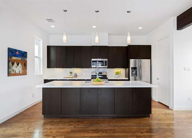 Property at 910 W 19th St Unit A, Houston, TX 77008, 3 beds, 3.5 baths