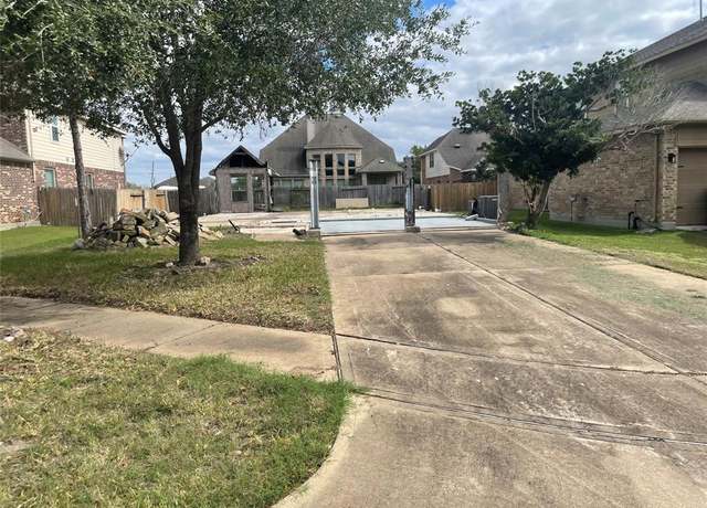 Property at 9415 Emerald Lakes Dr, Rosharon, TX 77583