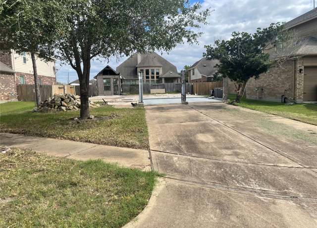 Property at 9415 Emerald Lakes Dr, Rosharon, TX 77583