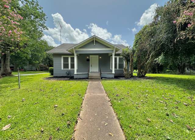 Property at 716 Olive St, Wharton, TX 77488, 3 beds, 1 bath