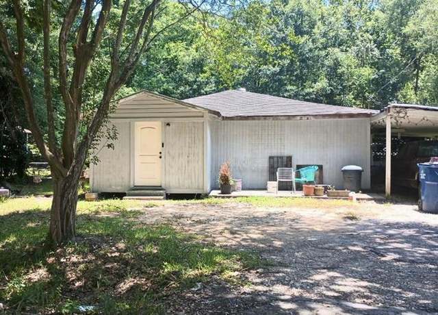 Property at 715 S 14th St, Silsbee, TX 77656, 4 beds, 2 baths