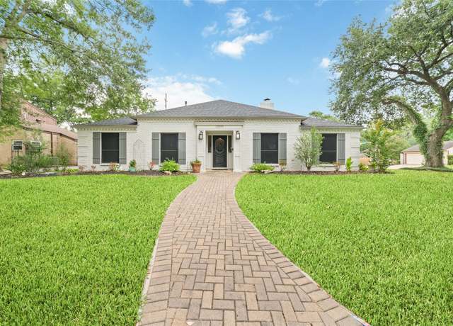 Property at 13302 Holston Hills Dr, Houston, TX 77069, 3 beds, 2.5 baths