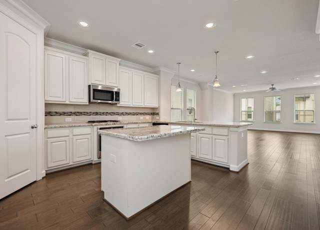 Property at 10007 Spring Shadows Park Cir, Houston, TX 77080, 3 beds, 3 baths