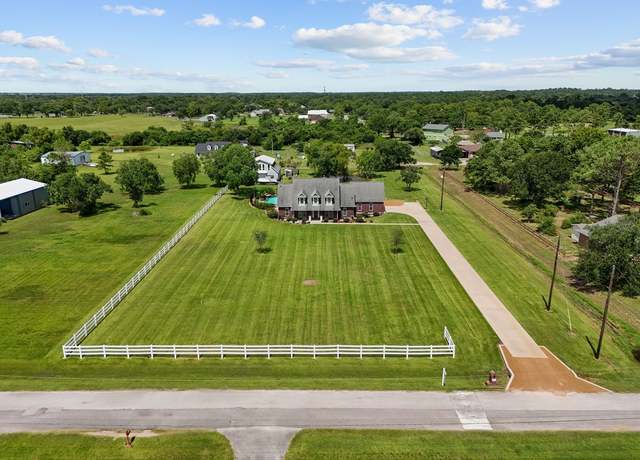 Property at 5426 Starboard Ln, Dickinson, TX 77539, 5 beds, 3 baths