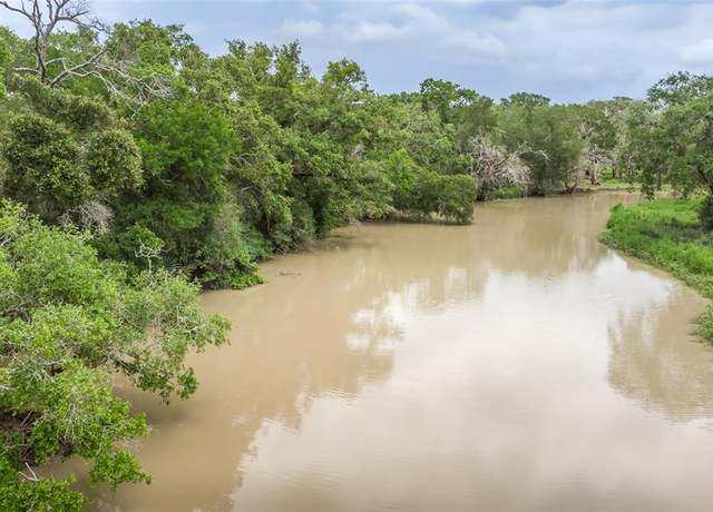 Property at 5126 County Rd 208, Danbury, TX 77515