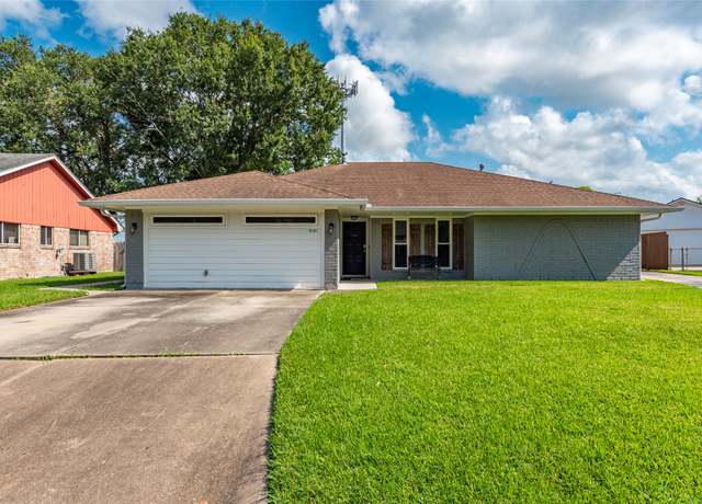 Property at 5021 Briarbrook Dr, Dickinson, TX 77539, 4 beds, 3 baths