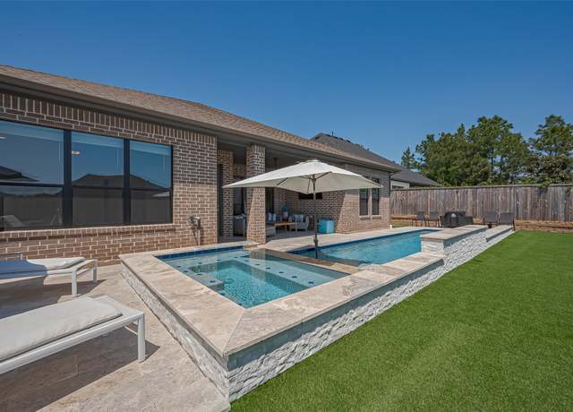 Property at 1011 Oak Briar Ln, Conroe, TX 77384, 4 beds, 3.5 baths