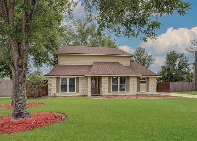 Property at 6105 Deer Run Dr, Angleton, TX 77515, 4 beds, 3 baths