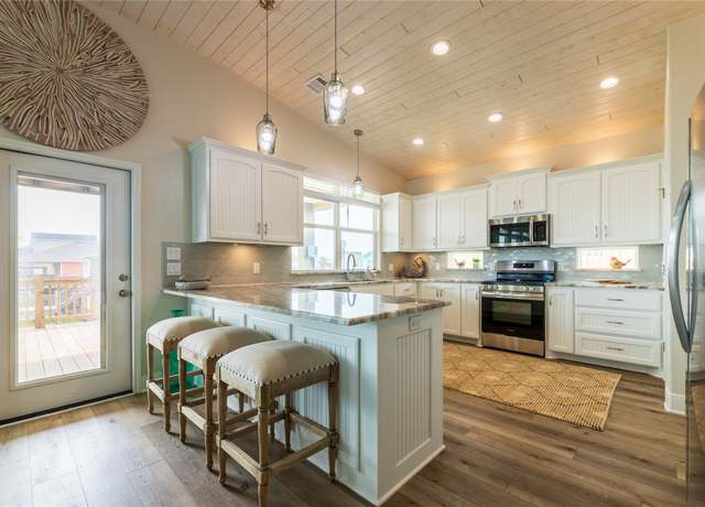 Property at 778 Wommack Dr, Crystal Beach, TX 77650, 3 beds, 2 baths
