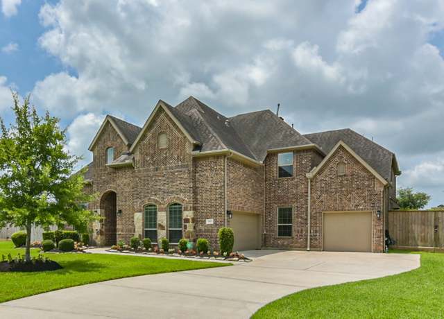 Property at 902 Longleaf Ct, Friendswood, TX 77546, 5 beds, 4.5 baths