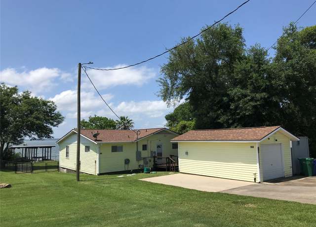 Property at 104 Bayside St, Livingston, TX 77351, 2 beds, 2 baths