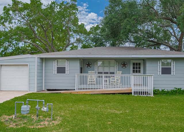 Property at 8409 Benoist Dr, Dickinson, TX 77539, 2 beds, 1 bath