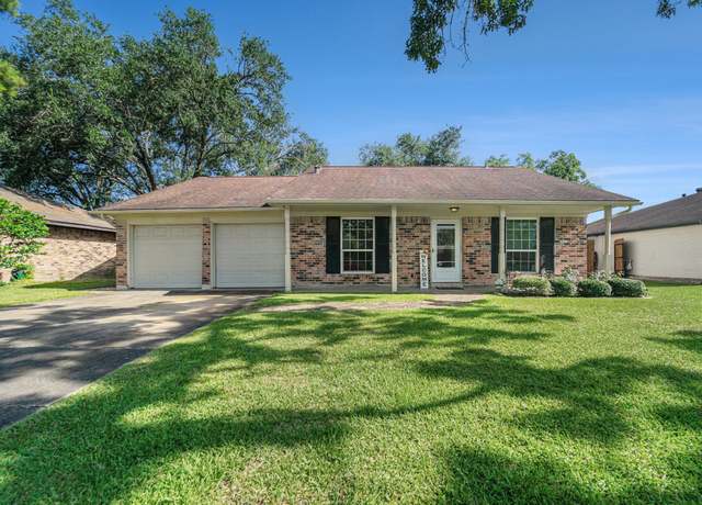 Property at 2118 Victoria Ct, League City, TX 77573, 3 beds, 2 baths
