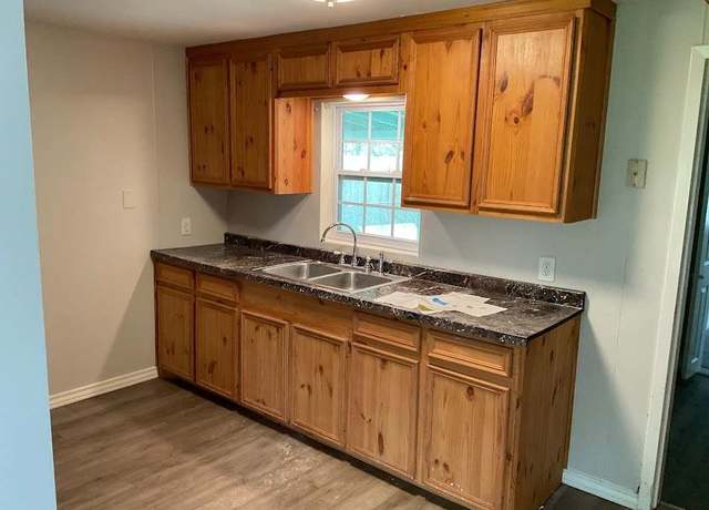 Property at 220 3rd St, Brazoria, TX 77422, 3 beds, 1 bath