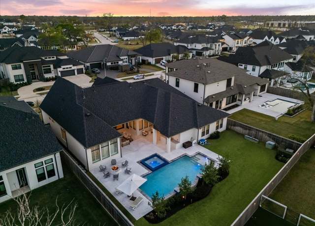 Property at 10135 Regatta Shore Dr, Missouri City, TX 77459, 4 beds, 4.5 baths