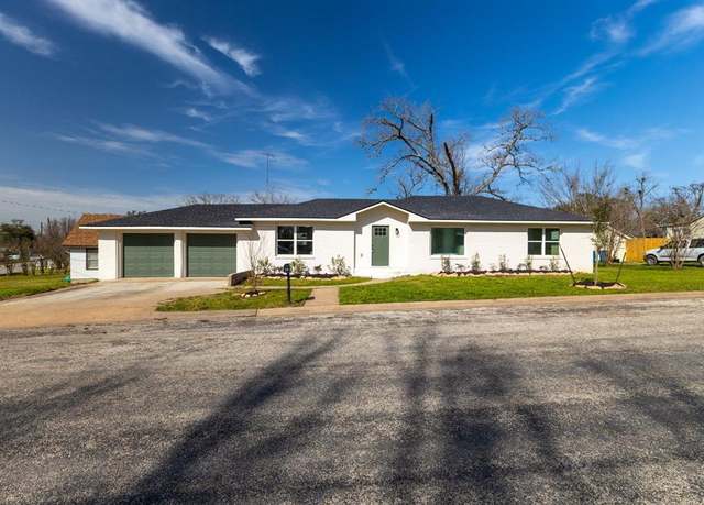 Property at 712 E Kuehn St, Bellville, TX 77418, 3 beds, 2 baths