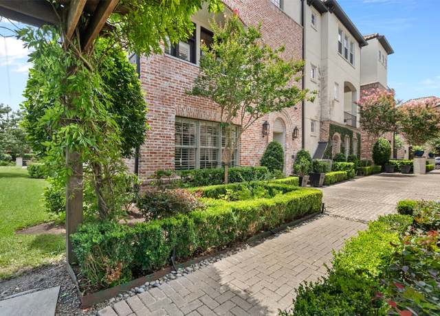 Property at 1156 Mosaico Ln, Houston, TX 77055, 3 beds, 3.5 baths