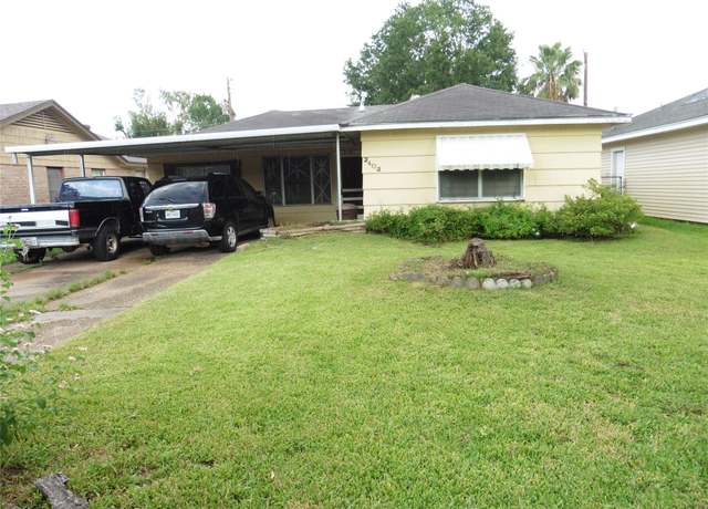 Property at 2402 Reinerman St, Houston, TX 77007, 3 beds, 2 baths