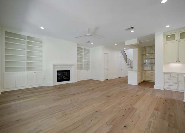 Property at 1046 Gardenia Dr, Houston, TX 77018, 5 beds, 5 baths