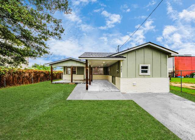 Property at 207 E Defee Ave, Baytown, TX 77520, 3 beds, 1 bath