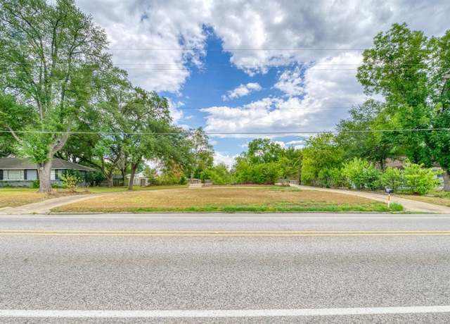 Property at 918 E Main St, Madisonville, TX 77864