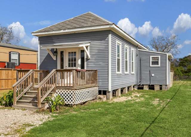 Property at 610 Broadway, Dickinson, TX 77539, 2 beds, 2 baths