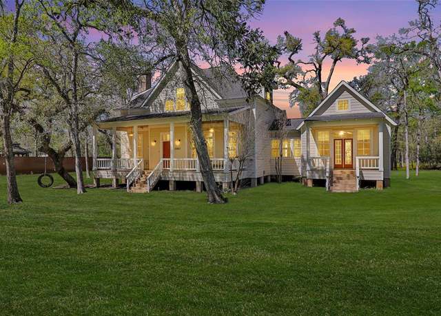 Property at 20802 Pecan Bend Rd, Damon, TX 77430, 4 beds, 3.5 baths