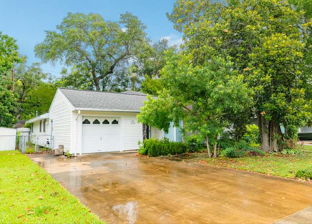 Property at 204 Caladium St, Lake Jackson, TX 77566, 4 beds, 2 baths