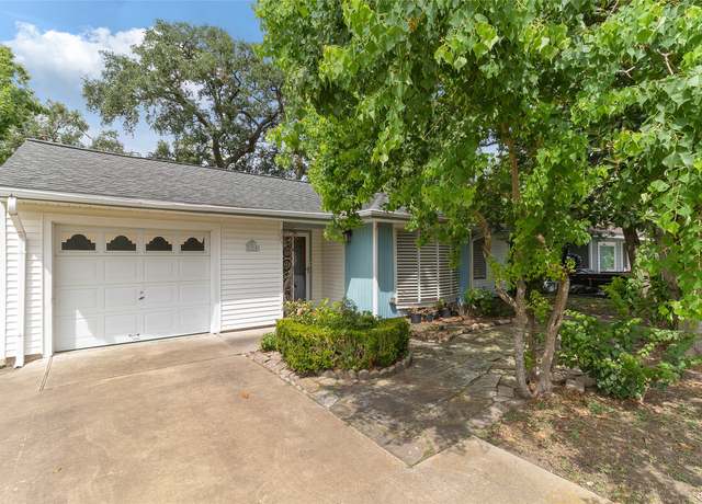 Property at 204 Caladium St, Lake Jackson, TX 77566, 4 beds, 2 baths