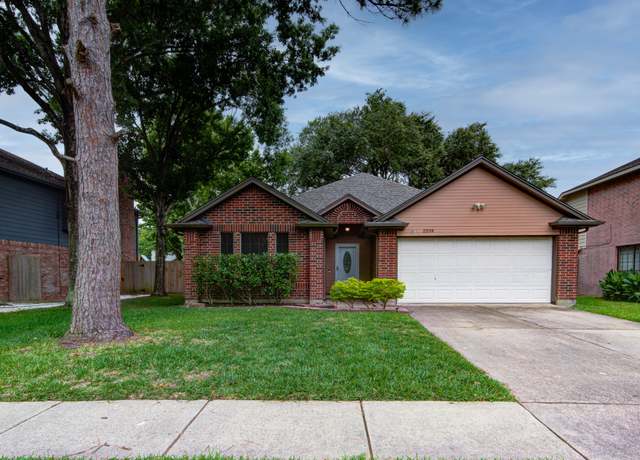 Property at 2209 Castle Dr, League City, TX 77573, 3 beds, 2 baths