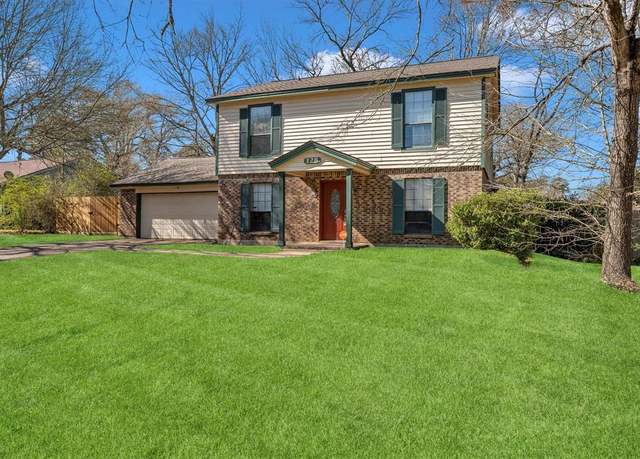 Property at 128 Royal Oaks St, Huntsville, TX 77320, 4 beds, 2.5 baths