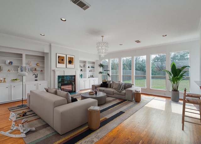 Property at 5425 Loch Lomond Dr, Houston, TX 77096, 4 beds, 3.5 baths