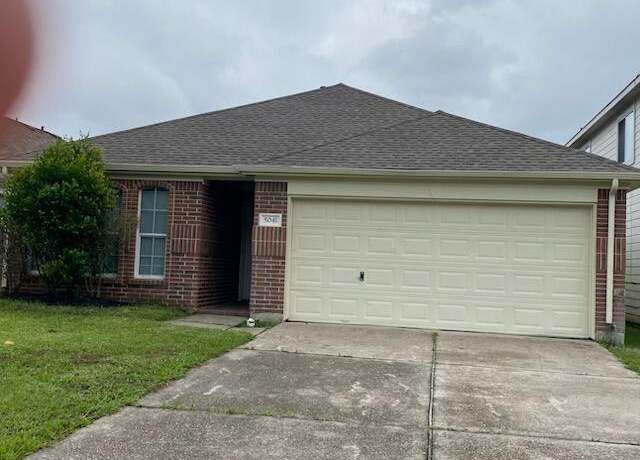 Property at 5041 Willow Point Dr, Conroe, TX 77303, 3 beds, 2 baths