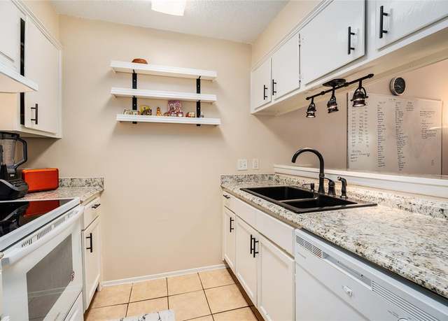 Property at 7028 N Holiday Dr, Galveston, TX 77550, 1 bed, 1 bath