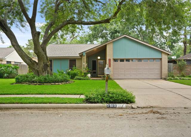 Property at 5910 Heather St, League City, TX 77573, 3 beds, 2 baths