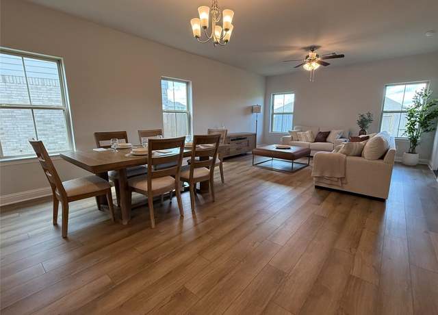 Property at 4405 W Bayou Maison Cir, Dickinson, TX 77539, 4 beds, 2.5 baths